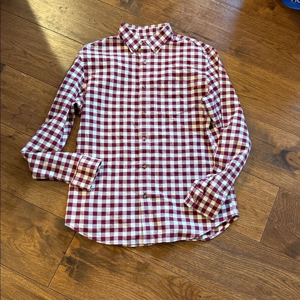 Men’s navy red and white checkered button down shirt